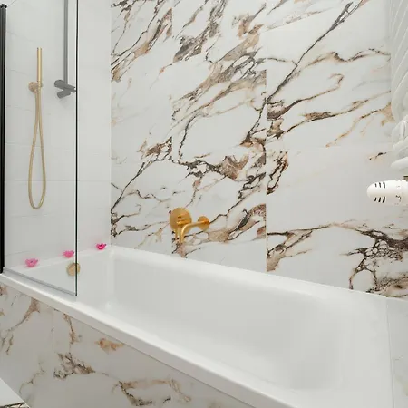 Wieniawskiego With Balcony Stacja Estate By Renters