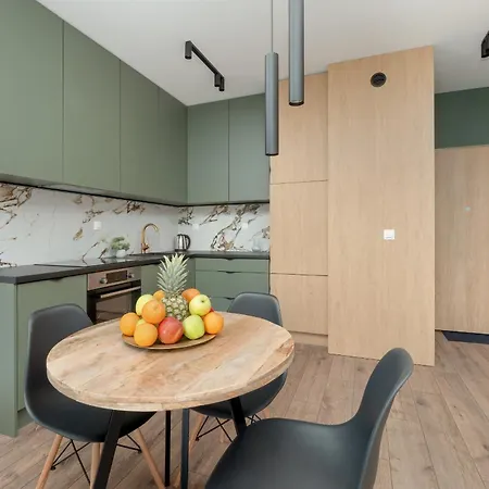 Apartment Wieniawskiego With Balcony Stacja Estate By Renters