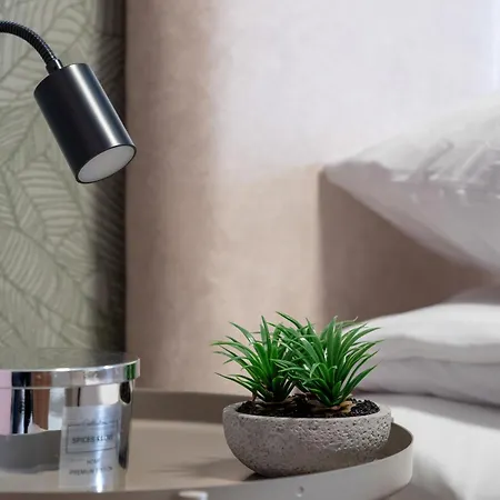 Wieniawskiego With Balcony Stacja Estate By Renters アパート ウッチ