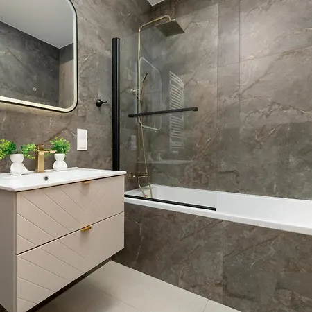 Wieniawskiego With Balcony Stacja Estate By Renters