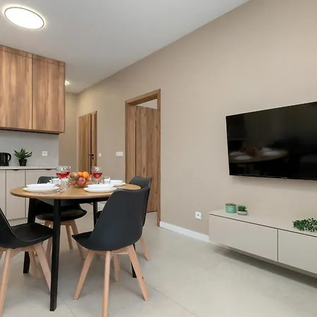 Apartment Wieniawskiego With Balcony Stacja Estate By Renters