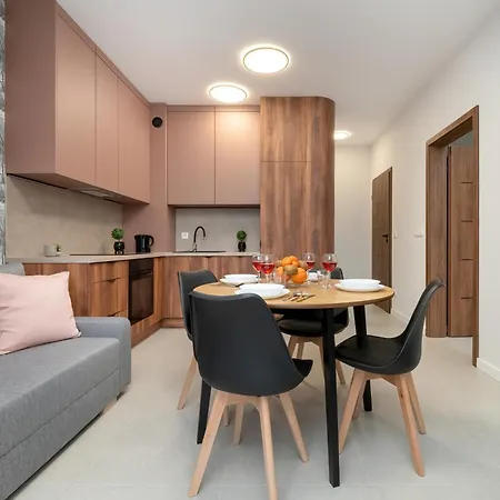 Wieniawskiego With Balcony Stacja Estate By Renters アパート *