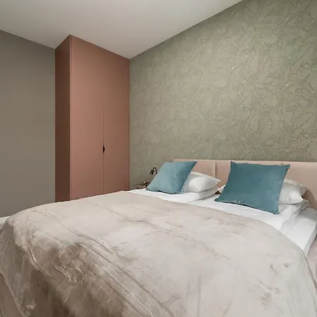 Apartment Wieniawskiego With Balcony Stacja Estate By Renters