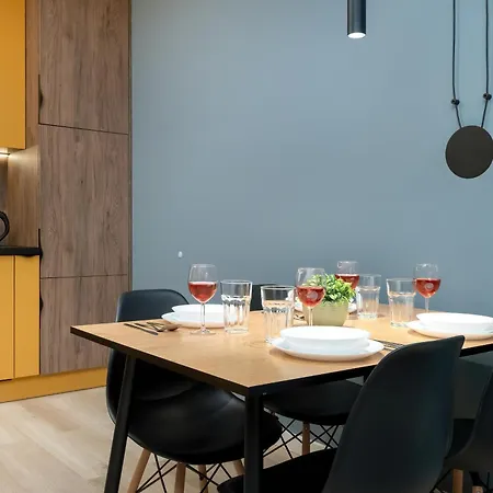 Wieniawskiego With Balcony Stacja Estate By Renters 아파트
