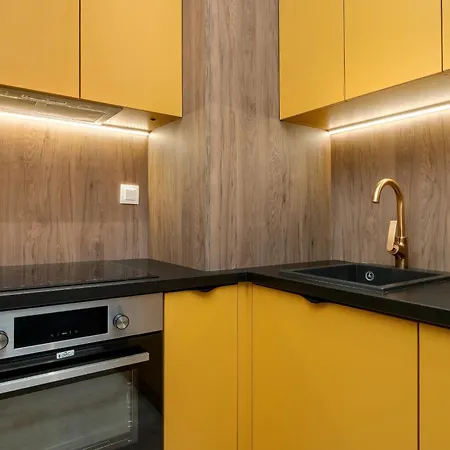 Wieniawskiego With Balcony Stacja Estate By Renters