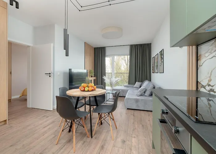 Wieniawskiego With Balcony Stacja Estate By Renters Лодзь