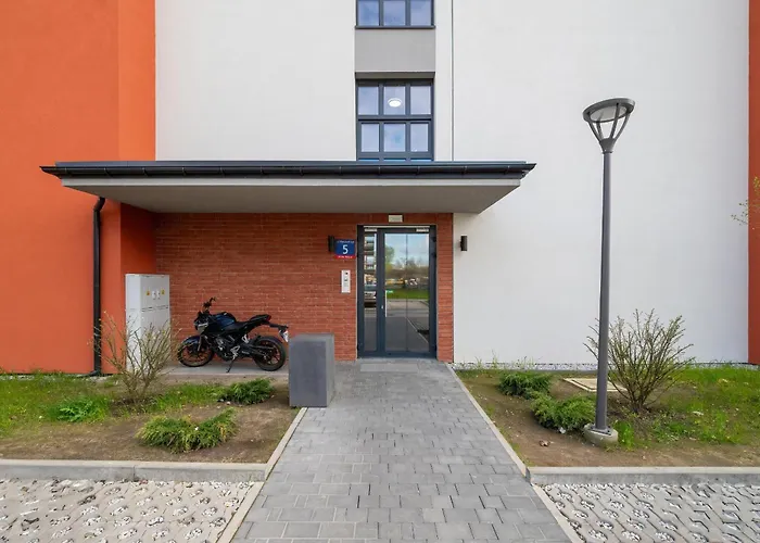 Wieniawskiego With Balcony Stacja Estate By Renters Апартаменти Лодзь