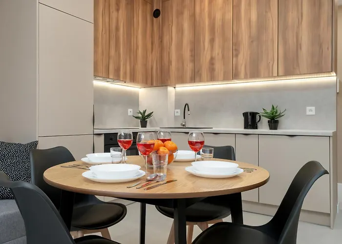 Wieniawskiego With Balcony Stacja Estate By Renters Апартаменти Лодзь