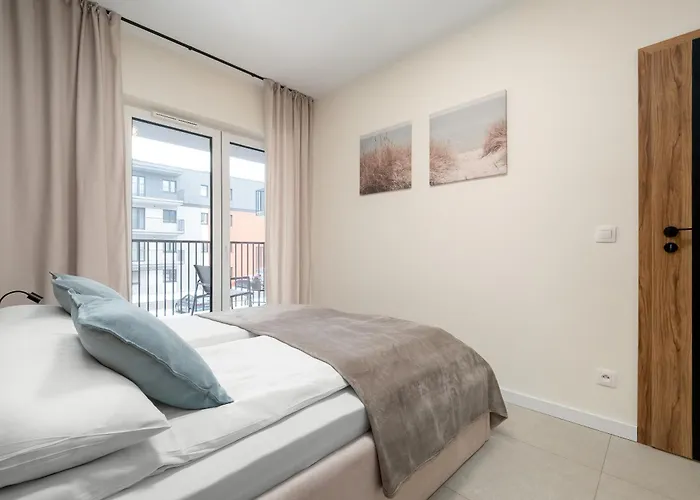 Wieniawskiego With Balcony Stacja Estate By Renters Апартаменти