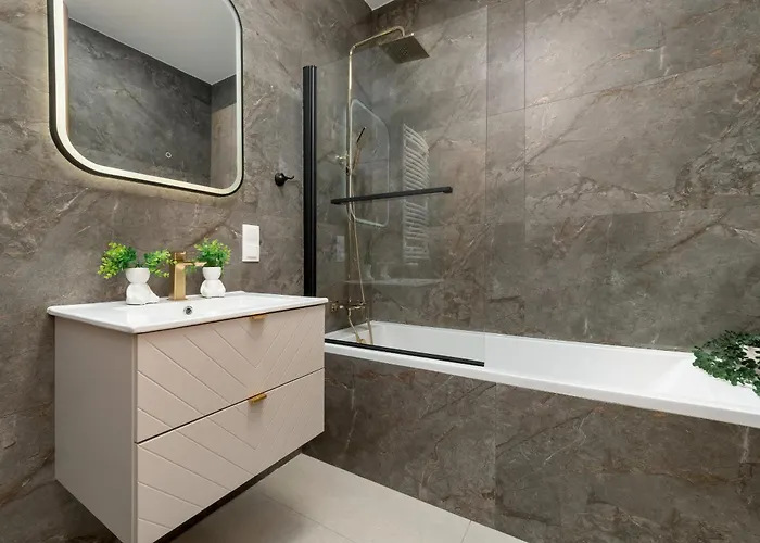 Wieniawskiego With Balcony Stacja Estate By Renters