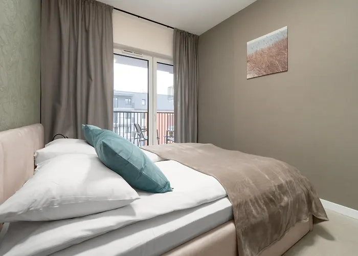 Wieniawskiego With Balcony Stacja Estate By Renters Апартаменти