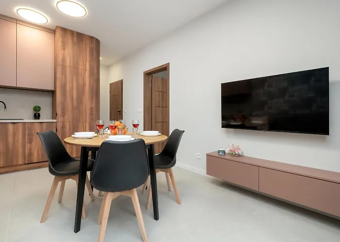 Wieniawskiego With Balcony Stacja Estate By Renters *