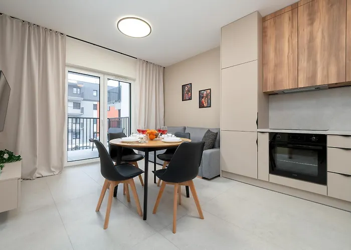 Wieniawskiego With Balcony Stacja Estate By Renters