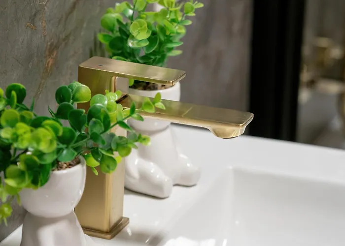 Wieniawskiego With Balcony Stacja Estate By Renters