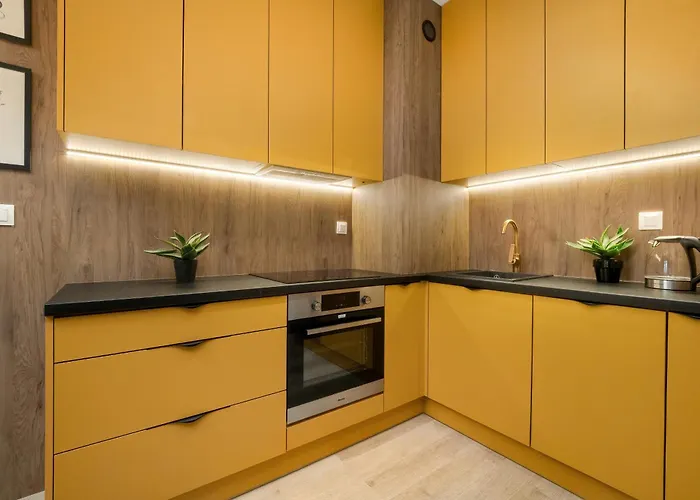 Wieniawskiego With Balcony Stacja Estate By Renters * Лодзь