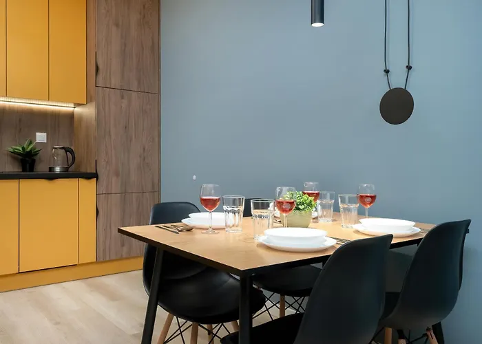 Wieniawskiego With Balcony Stacja Estate By Renters Апартаменти