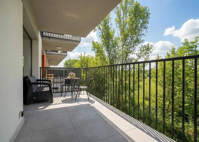 Wieniawskiego With Balcony Stacja Estate By Renters Лодзь