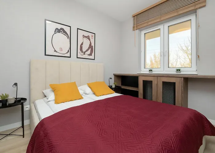 Wieniawskiego With Balcony Stacja Estate By Renters Лодзь