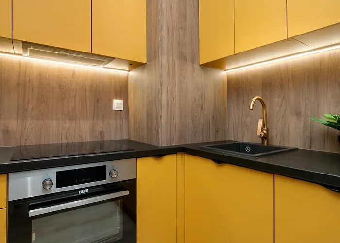 Wieniawskiego With Balcony Stacja Estate By Renters